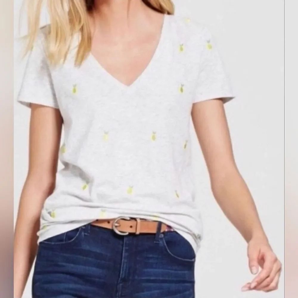 🔹️Merona Gray w/Yellow Embroider Lemons Short Sleeve Top Medium